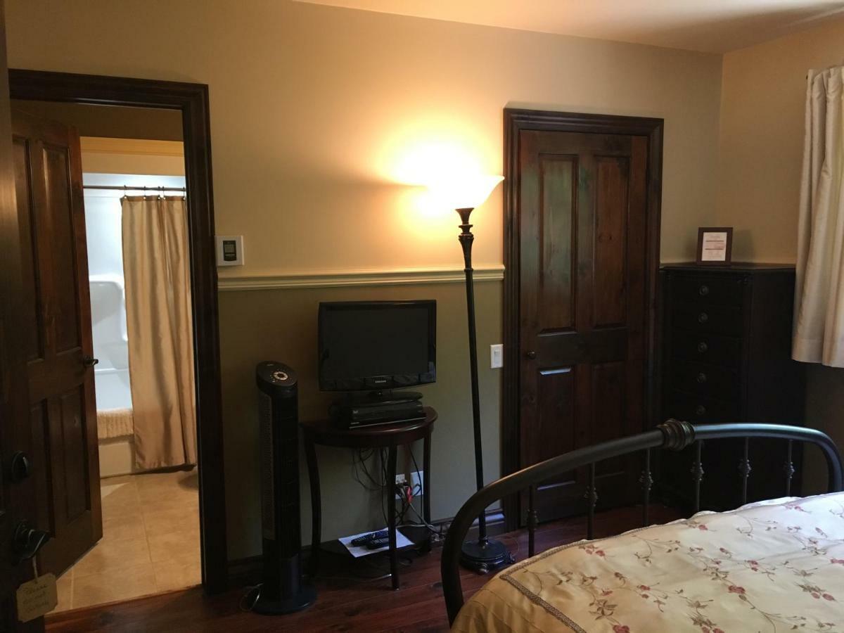 B&B Au Petit Marigot Mont-Tremblant Phòng bức ảnh